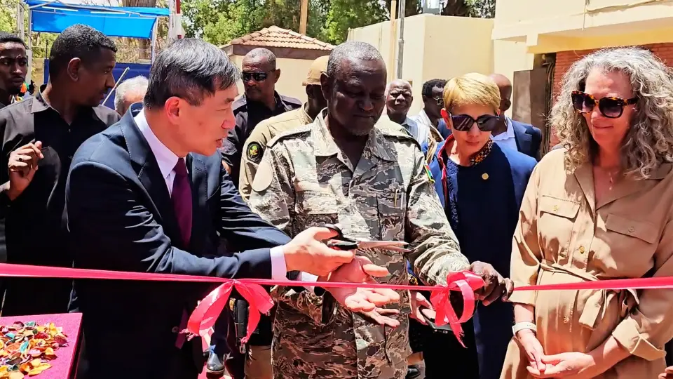 فيديو.. العلم الأممي في الخرطوم.. هل يأذن بمسار للسلام؟