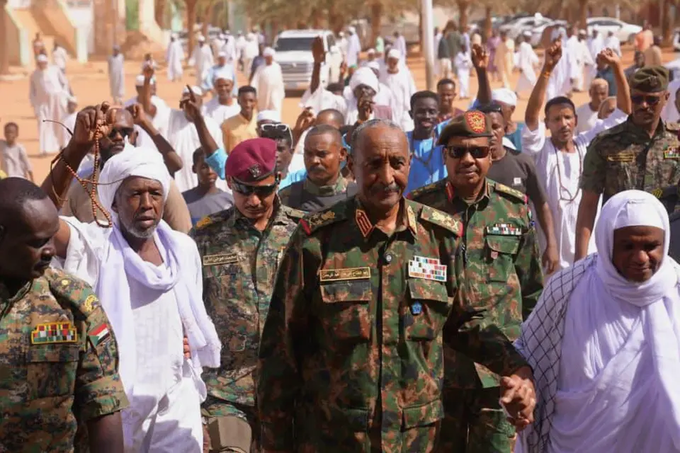 المصدر: حساب مجلس السيادة الإنتقالي - السودان @TSC_SUDAN الرابط: https://x.com/TSC_SUDAN/status/2009658864212558064?s=20 رئيس مجلس السيادة السوداني الانتقالي عبد الفتاح البرهان يؤدي صلاة الجمعة، في مسجد الصادق الصائم بمنطقة أم بدة نص المنشور: رئيس مجلس السيادة القائد العام للقوات المسلحة السودانية الفريق أول الركن عبدالفتاح البرهان يؤدي صلاة الجمعة بمجد الaيخ الصادق الصائم ديمة.