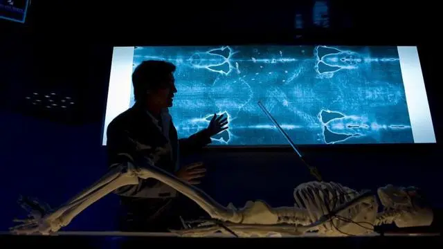 إحدى الدراسات العلمية لمسح وتصوير كفن تورينو