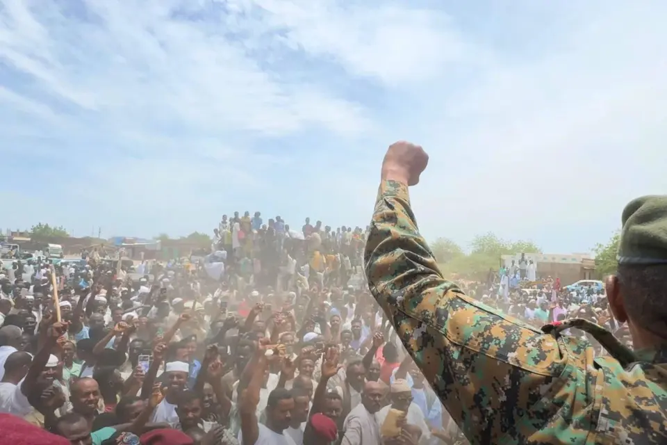 ئيس مجلس السيادة السوداني عبد الفتاح البرهان أثناء زيارته مدينة الدندر بولاية سنار مصدر الصورة (وكالة الأنباء السودانية نقلا عن مجلس السيادة الانتقالي)